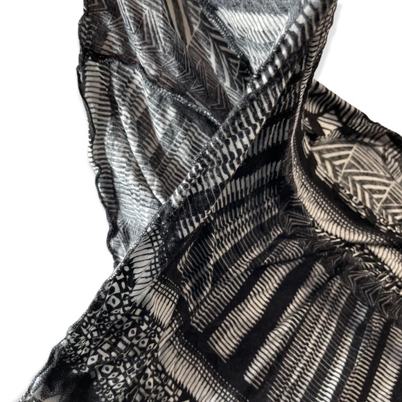 ⭐️Luna tiks black & white crop top boho print size medium - Picture 6 of 9